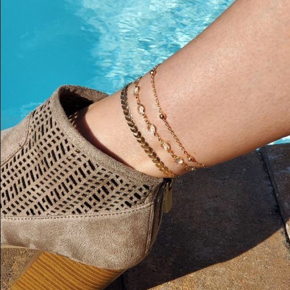 Jewelry - Boho gold tone 3 piece chevron anklet set